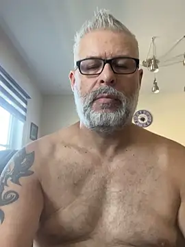 Snapshot of Silverfoxxx-73 chatting on September 27, 2025, 2:55 pm Silverfoxxx-73 online show from September 27, 2025, 2:55 pm