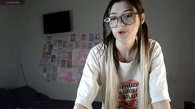 Snapshot of Cyber_hoe chatting on March 16, 2025, 10:09 pm Cyber hoe online show from March 16, 2025, 10:09 pm