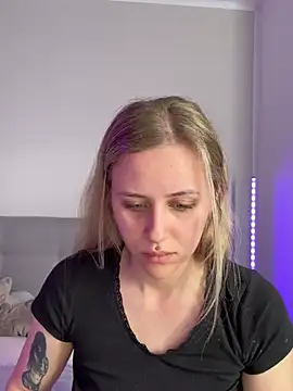 lunawolf21 online show from March 3, 2025, 7:21 am