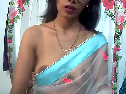 sexy janu25 online show from November 13, 2025, 4:39 pm