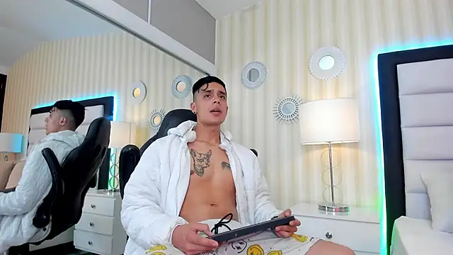 MikeStonnee online show from December 4, 2024, 6:44 am