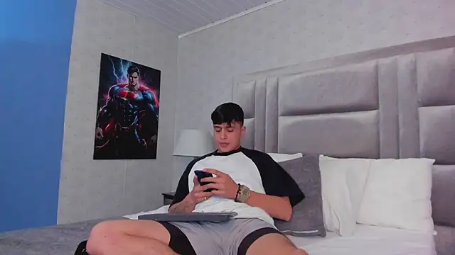 MikeStonnee online show from February 6, 2025, 11:26 pm