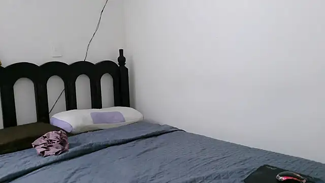 luxandracon23 online show from March 11, 2026, 4:35 pm