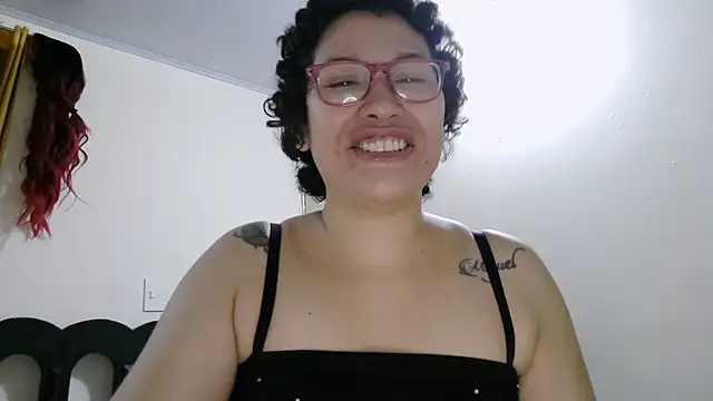 Snapshot of luxandracon23 chatting on July 1, 2026, 5:56 pm luxandracon23 online show from July 1, 2026, 5:56 pm
