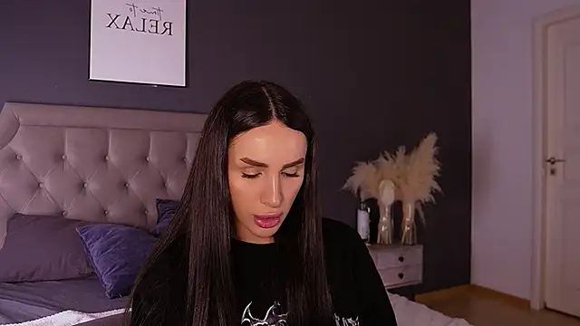 Kim Oberlin  online show from December 4, 2025, 11:30 am