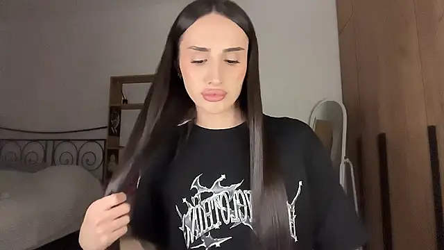 Kim Oberlin  online show from April 8, 2026, 9:04 pm