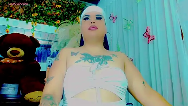 nauthyvalentina online show from March 18, 2026, 1:58 pm