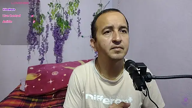 Snapshot of yazforeSolo chatting on September 26, 2025, 1:37 pm yazforeSolo online show from September 26, 2025, 1:37 pm