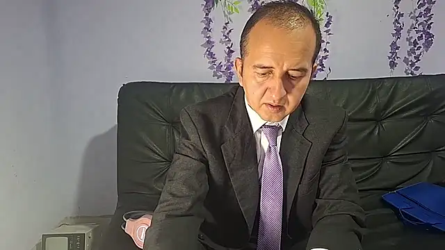 Snapshot of yazforeSolo chatting on November 21, 2025, 2:27 pm yazforeSolo online show from November 21, 2025, 2:27 pm