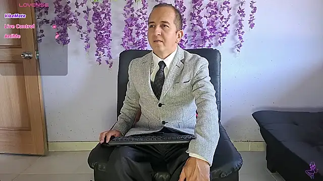 Snapshot of yazforeSolo chatting on February 9, 2026, 2:10 pm yazforeSolo online show from February 9, 2026, 2:10 pm