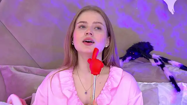 SelinSwarovski online show from October 23, 2025, 6:06 pm