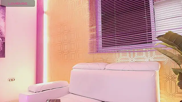 Snapshot of Bella19_ chatting on January 18, 2025, 7:58 pm Bella19  online show from January 18, 2025, 7:58 pm