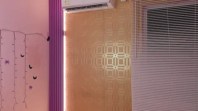 Snapshot of Bella19_ chatting on October 28, 2025, 8:11 pm Bella19  online show from October 28, 2025, 8:11 pm