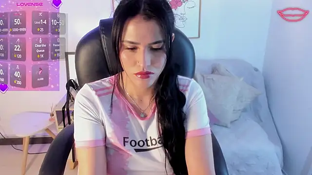 Snapshot of RuthEvans_ chatting on December 5, 2024, 2:00 pm RuthEvans online show from December 5, 2024, 2:00 pm