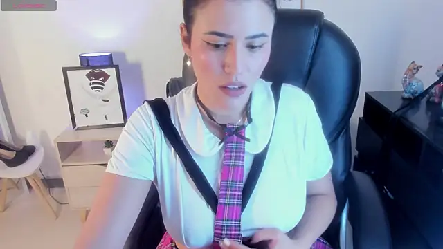 Snapshot of RuthEvans_ chatting on January 25, 2025, 2:03 pm RuthEvans online show from January 25, 2025, 2:03 pm