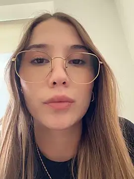 Snapshot of SophieRaily_ chatting on September 17, 2025, 7:04 pm SophieRaily  online show from September 17, 2025, 7:04 pm