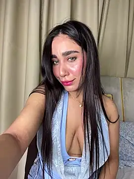 Snapshot of Meryem_Queen chatting on July 15, 2026, 11:32 pm Meryem Queen online show from July 15, 2026, 11:32 pm