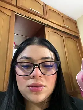 alissonfernandez  online show from September 23, 2025, 11:35 am