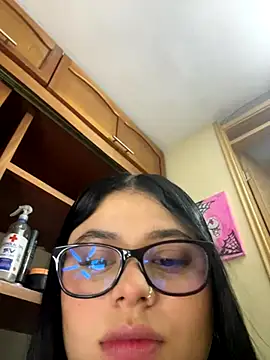 alissonfernandez  online show from November 13, 2025, 10:08 pm