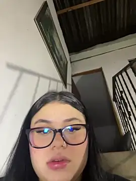 alissonfernandez  online show from May 29, 2026, 12:19 am