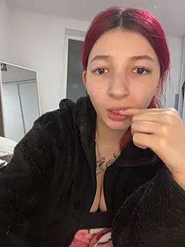 Snapshot of Alissa_kiss chatting on December 18, 2024, 12:21 am Alissa kiss online show from December 18, 2024, 12:21 am
