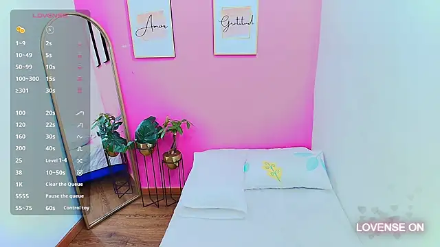 Snapshot of hornybarelylegalgirl chatting on January 28, 2025, 12:32 pm hornybarelylegalgirl online show from January 28, 2025, 12:32 pm