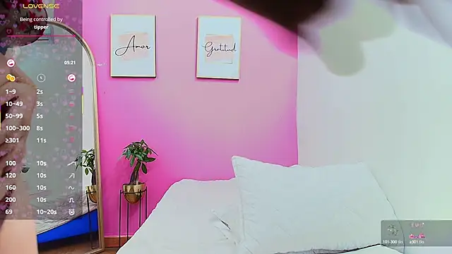 Snapshot of hornybarelylegalgirl chatting on February 13, 2025, 12:43 pm hornybarelylegalgirl online show from February 13, 2025, 12:43 pm