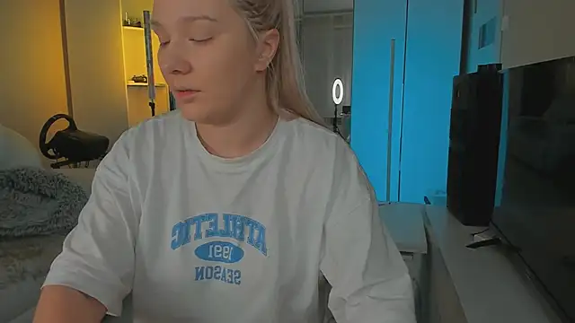 1AlexaGoddess3 online show from January 28, 2025, 3:04 am