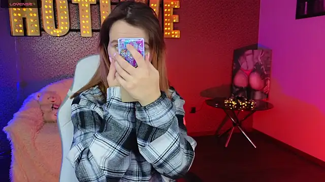 Snapshot of AliceBYKiss chatting on December 9, 2024, 3:33 pm AliceBYKiss online show from December 9, 2024, 3:33 pm