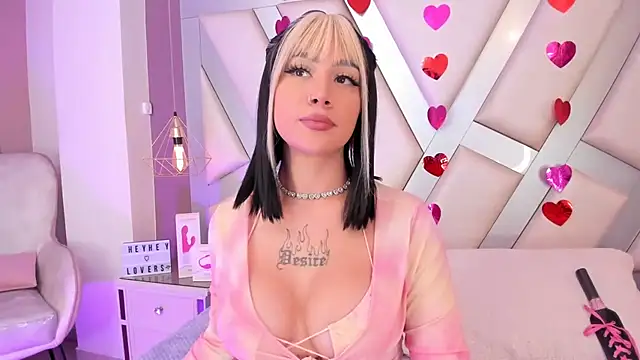 Snapshot of MadissonRey chatting on March 4, 2026, 1:17 pm MadissonRey online show from March 4, 2026, 1:17 pm