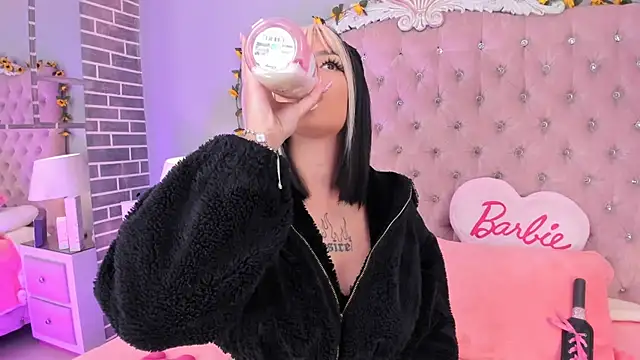 Snapshot of MadissonRey chatting on March 19, 2026, 1:04 pm MadissonRey online show from March 19, 2026, 1:04 pm