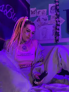 BlazyKitsune- online show from April 21, 2026, 6:55 pm