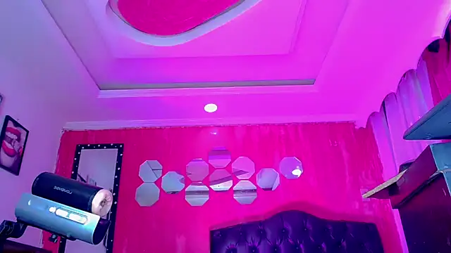 TiffanyMackensyy online show from April 12, 2026, 1:32 am