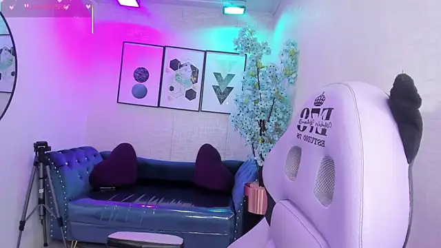 Theia moon online show from March 28, 2026, 1:11 pm