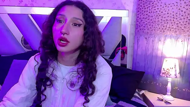 Queenjenn   online show from April 22, 2026, 11:28 pm