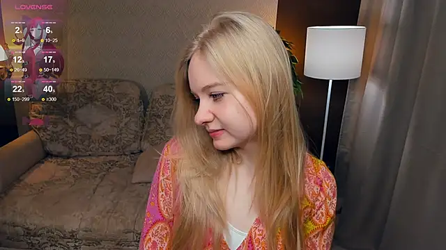 Snapshot of OdelinaFicken chatting on March 17, 2025, 8:40 am OdelinaFicken online show from March 17, 2025, 8:40 am