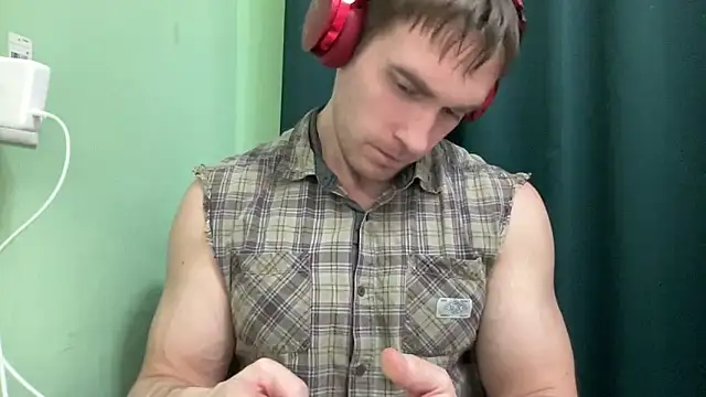 Mrbiceps23 online show from December 6, 2024, 8:18 pm