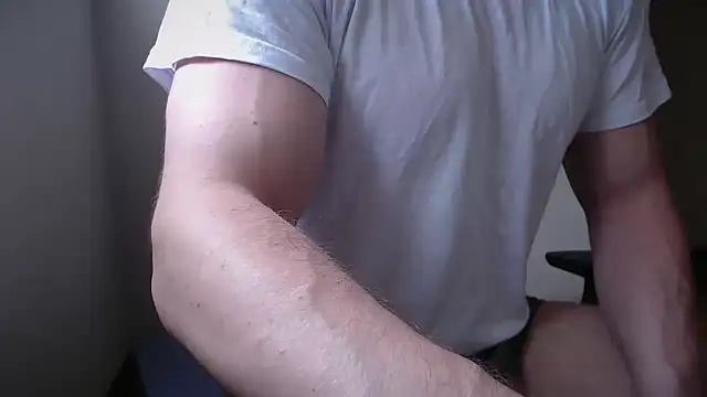 Snapshot of Mrbiceps23 chatting on July 30, 2026, 11:42 am Mrbiceps23 online show from July 30, 2026, 11:42 am