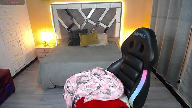 Snapshot of Kate_Laurence_ chatting on February 8, 2025, 3:41 am Kate Laurence online show from February 8, 2025, 3:41 am