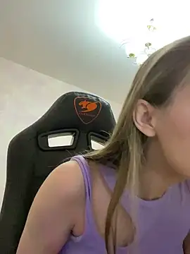 Snapshot of Burning_girlss chatting on December 20, 2024, 1:25 am Burning girlss online show from December 20, 2024, 1:25 am