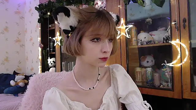 Snapshot of cloudgirrl chatting on March 1, 2025, 10:10 pm cloudgirrl online show from March 1, 2025, 10:10 pm