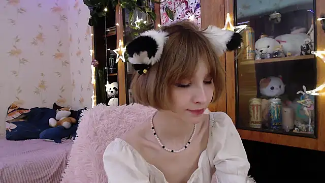 Snapshot of cloudgirrl chatting on March 2, 2025, 4:17 am cloudgirrl online show from March 2, 2025, 4:17 am