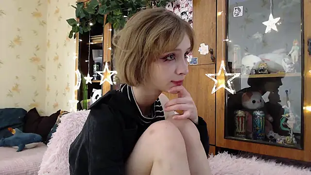 Snapshot of cloudgirrl chatting on March 19, 2025, 5:28 pm cloudgirrl online show from March 19, 2025, 5:28 pm