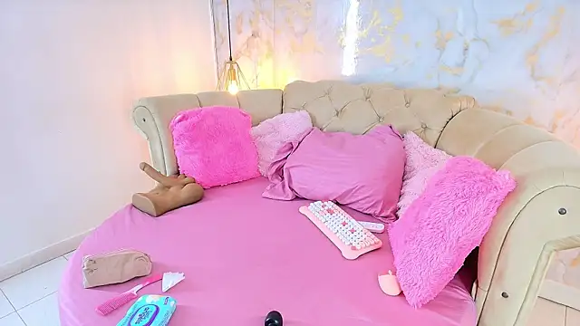 khloeblake online show from April 18, 2026, 5:33 am