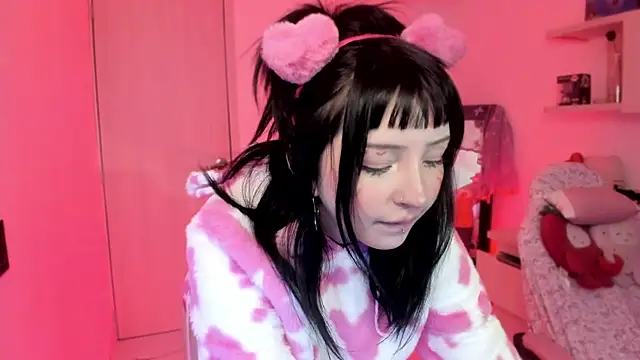 Snapshot of Francesca1_ chatting on February 14, 2025, 9:32 pm Francesca1  online show from February 14, 2025, 9:32 pm