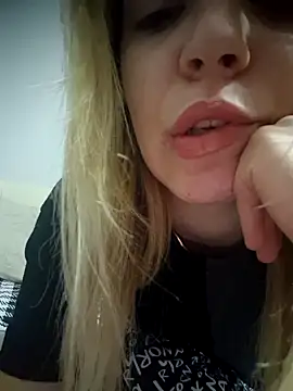 SUSELLAM1 online show from January 24, 2025, 8:54 pm