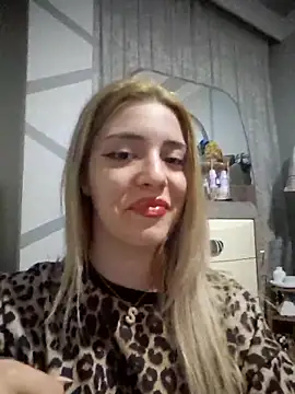 SUSELLAM1 online show from February 19, 2025, 7:48 pm