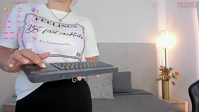 Saori newman online show from April 2, 2026, 12:03 pm