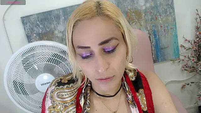 Snapshot of ariana_crazzy chatting on January 15, 2025, 9:30 pm ariana crazzy online show from January 15, 2025, 9:30 pm