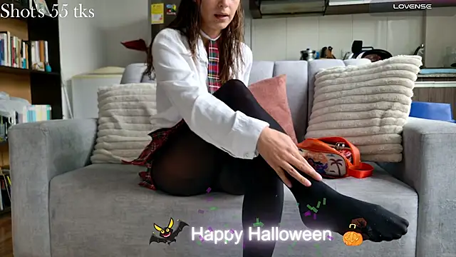 Emmy petit online show from October 31, 2025, 2:40 pm